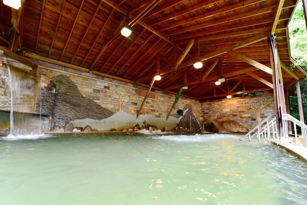 Jenq Yang Hotspring Hotel Zsenaj Kültér fotó