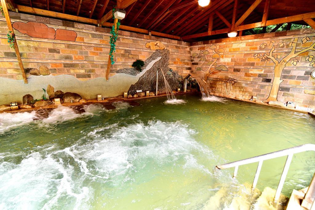 Jenq Yang Hotspring Hotel Zsenaj Kültér fotó